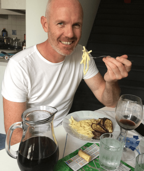 Damien in Positano eating Cacio e Pepe